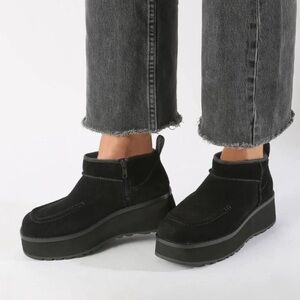 UGG Women’s Platform Suede Ankle Boots Black Size 7.5 – Chunky Lug Sole, New